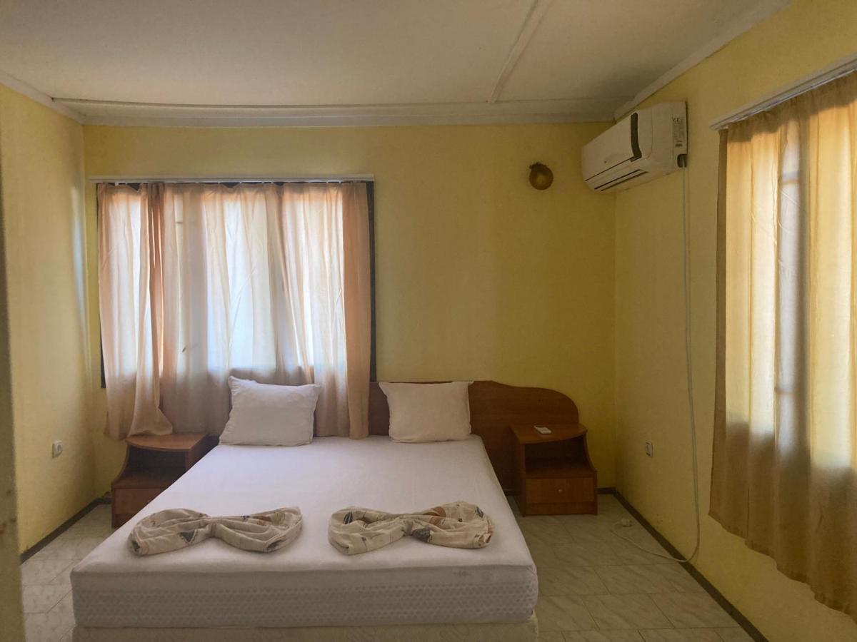 Морска База Венера Hotel Tsarevo Bagian luar foto